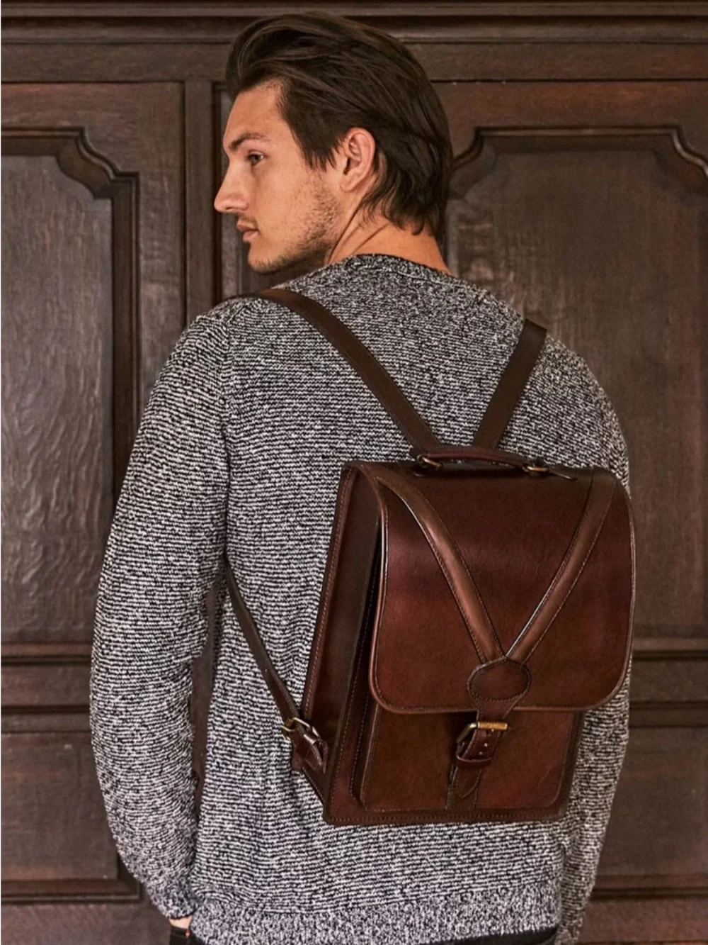 Stefano classic old-school leather backpack (medium)
